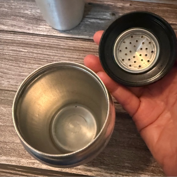 Vintage Kromex Metal Silver Salt and Pepper Shakers large size - Picture 5 of 15